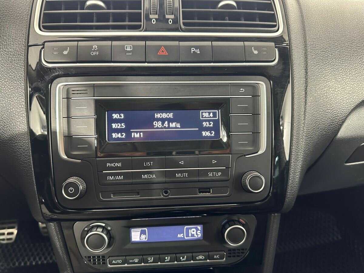 Volkswagen Polo с пробегом — 2018 год. Фото: #11