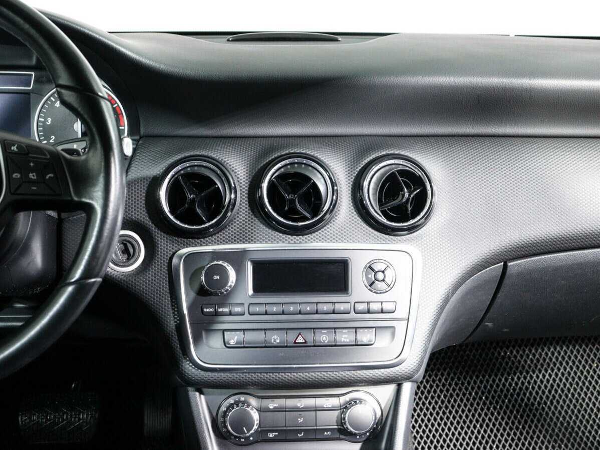 Mercedes-Benz A-Класс с пробегом — 2015 год. Фото: #12