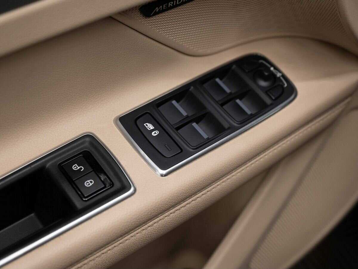 Jaguar XF с пробегом — 2017 год. Фото: #19