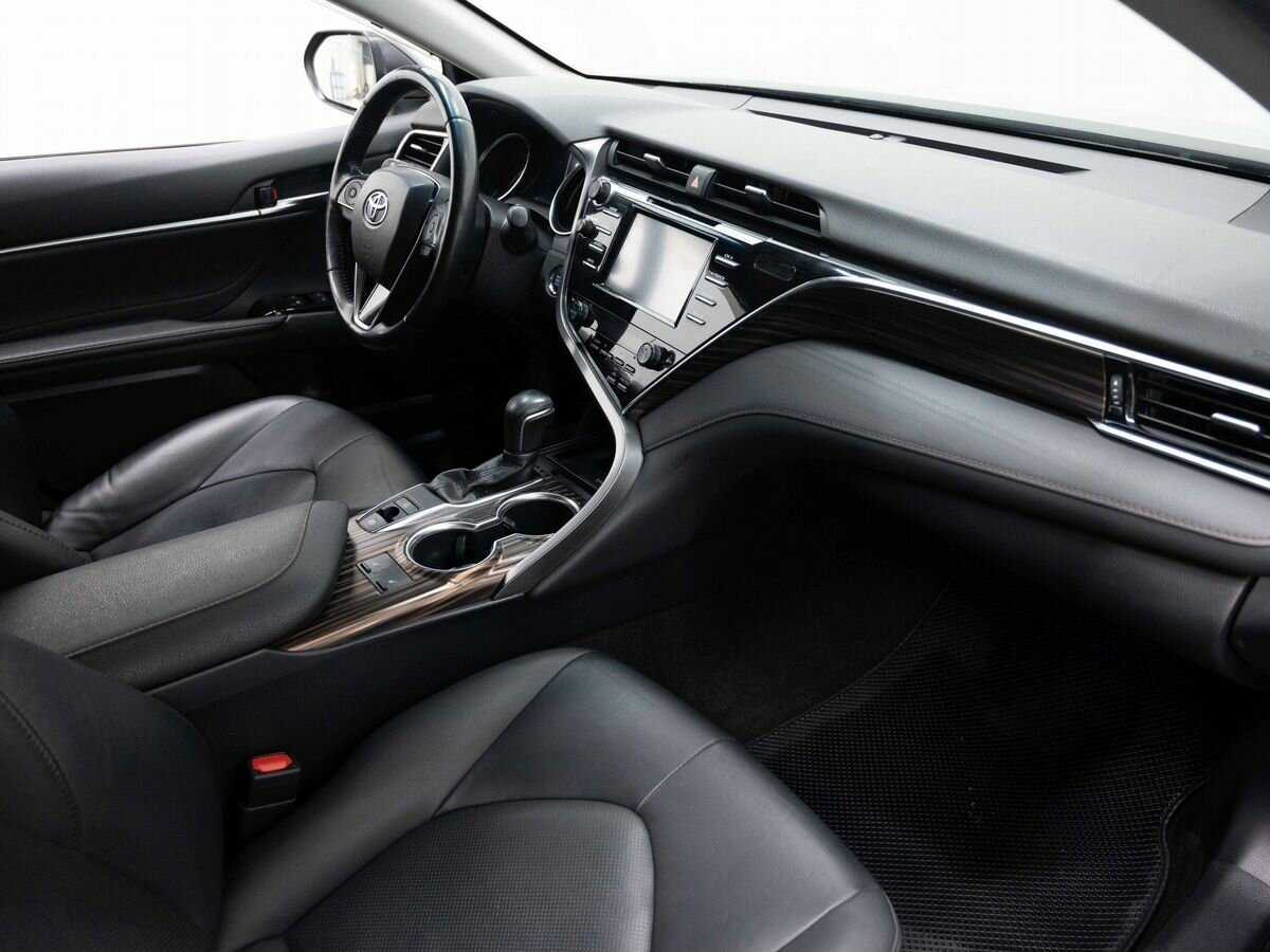 Toyota Camry с пробегом — 2019 год. Фото: #10