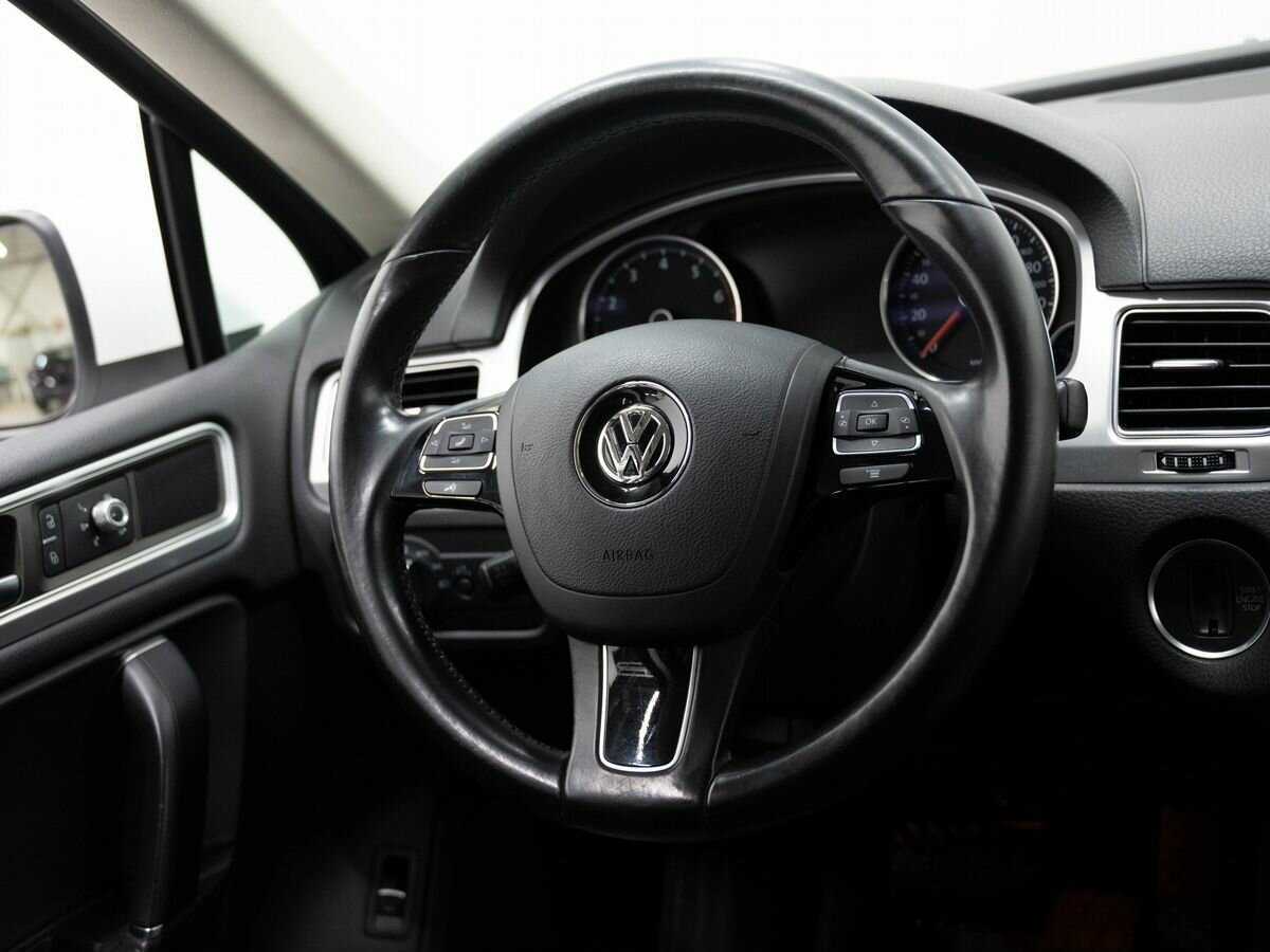Volkswagen Touareg с пробегом — 2015 год. Фото: #10