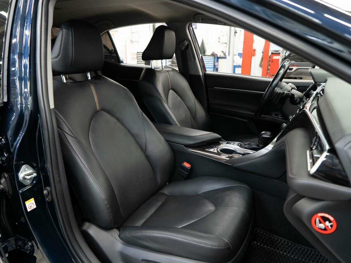 Toyota Camry с пробегом — 2018 год. Фото: #9