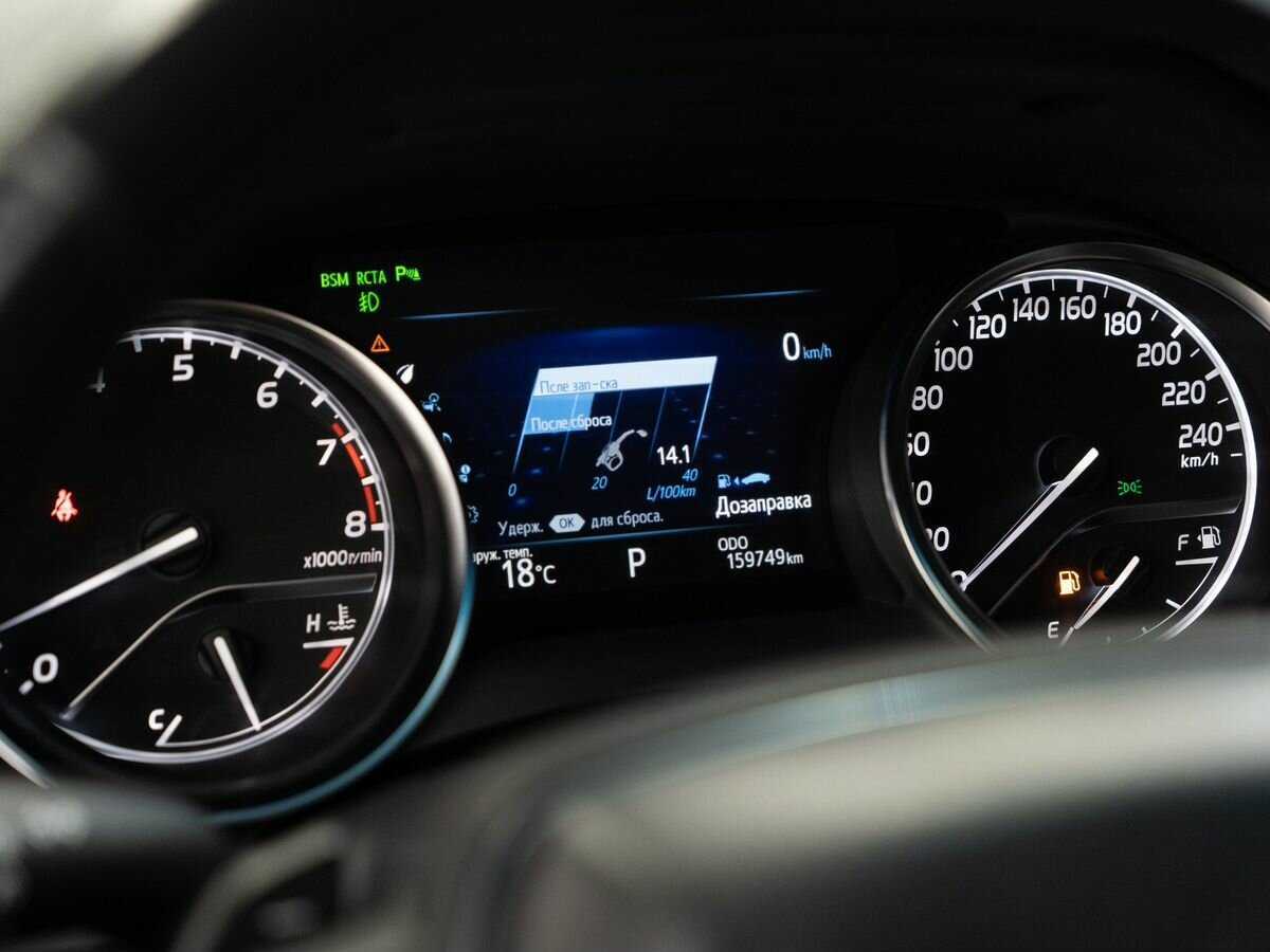 Toyota Camry с пробегом — 2018 год. Фото: #11