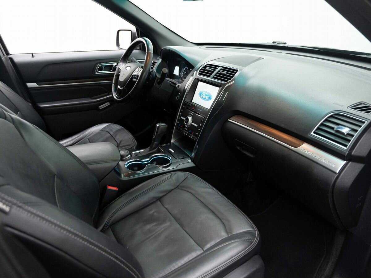 Ford Explorer с пробегом — 2016 год. Фото: #11