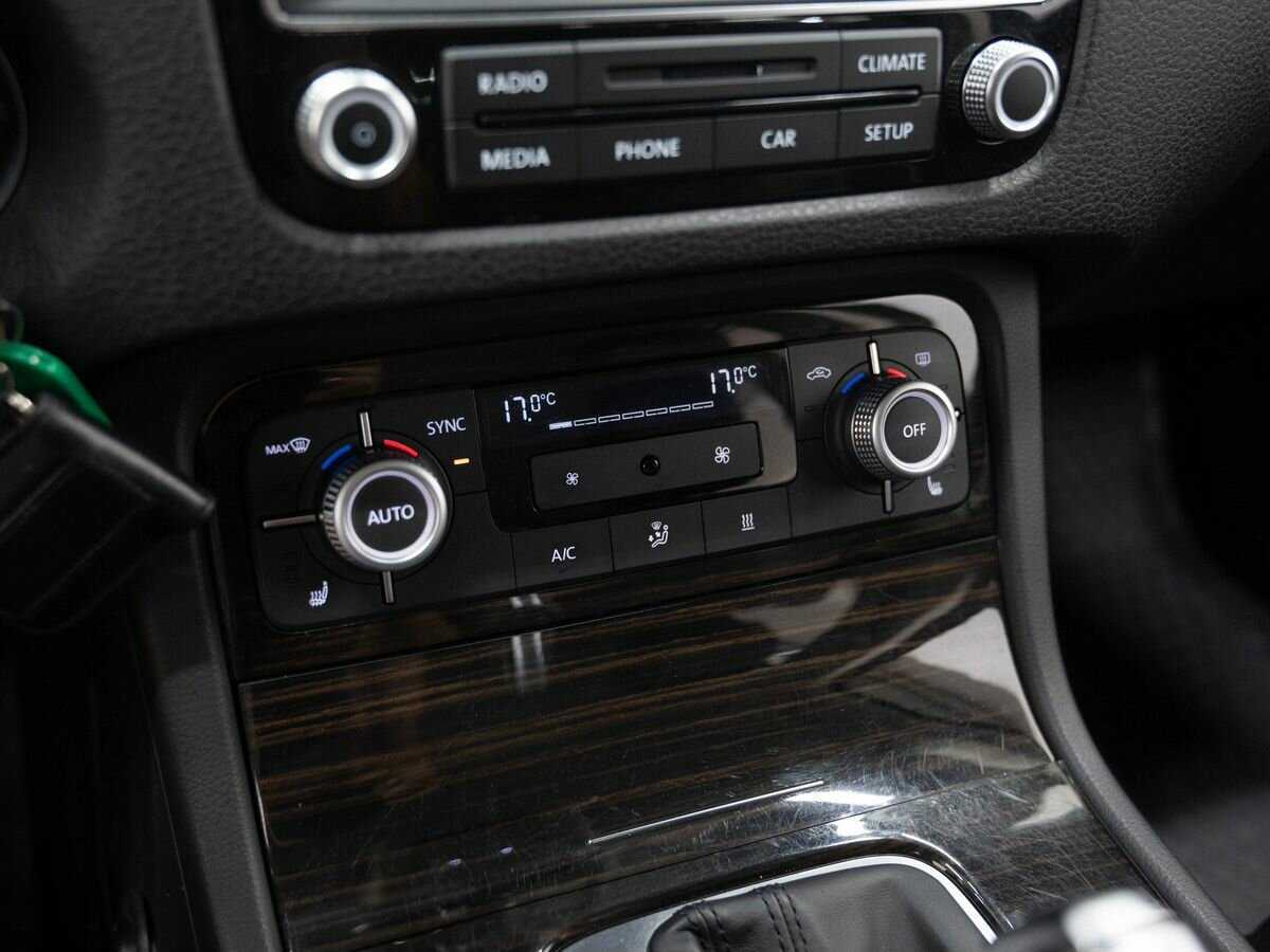 Volkswagen Touareg с пробегом — 2016 год. Фото: #19