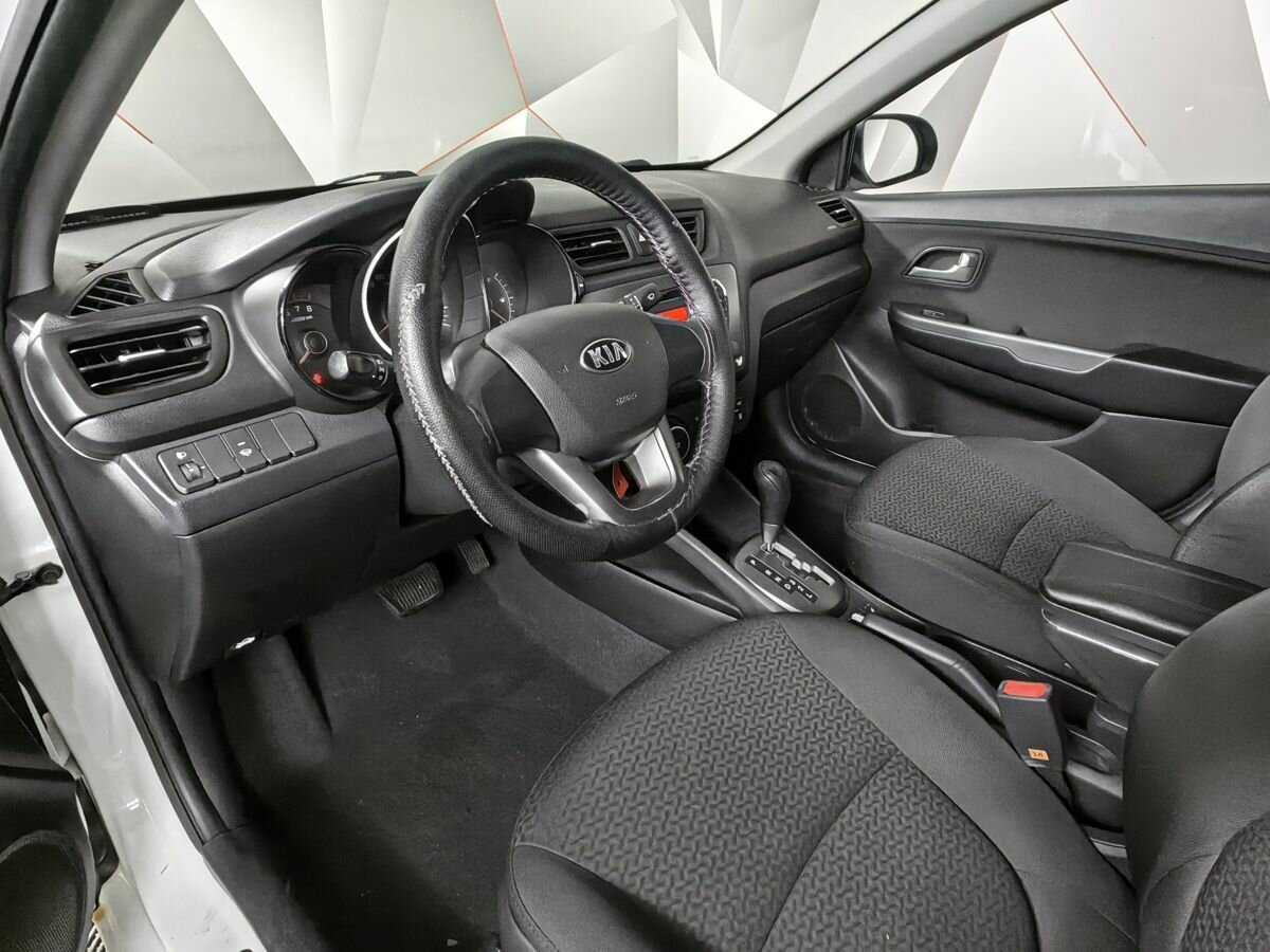 Kia Rio с пробегом — 2013 год. Фото: #13