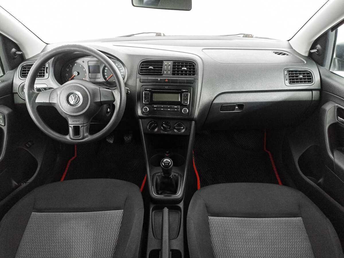 Volkswagen Polo с пробегом — 2012 год. Фото: #11