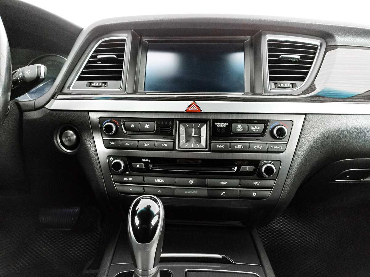 Hyundai Genesis с пробегом — 2016 год. Фото: #12