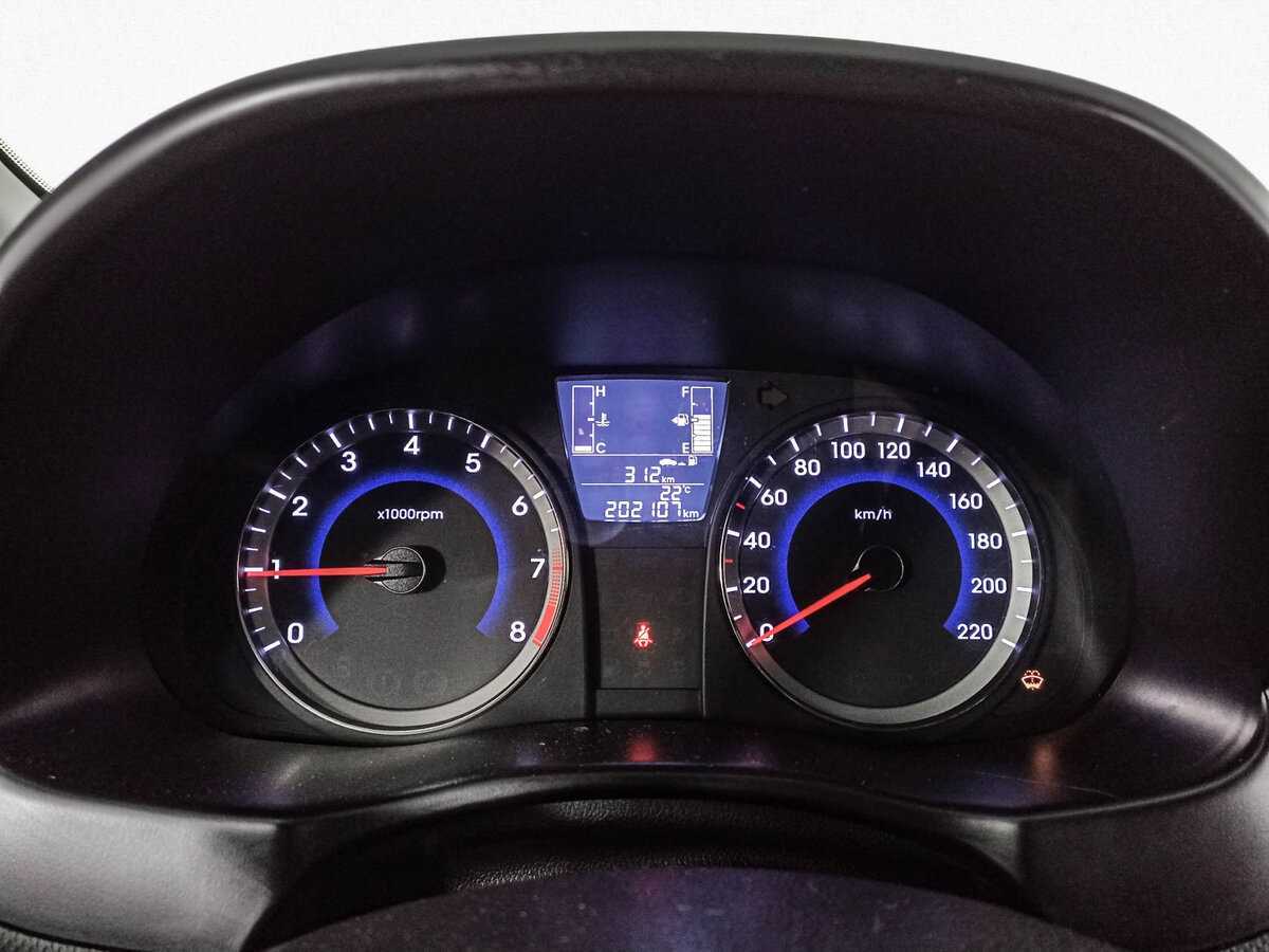 Hyundai Solaris с пробегом — 2015 год. Фото: #10