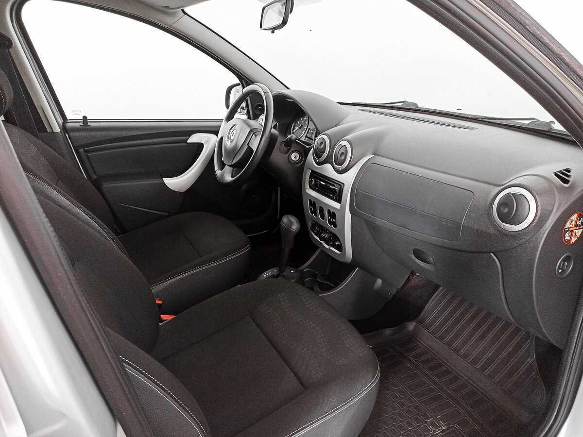 Renault Sandero с пробегом — 2013 год. Фото: #8