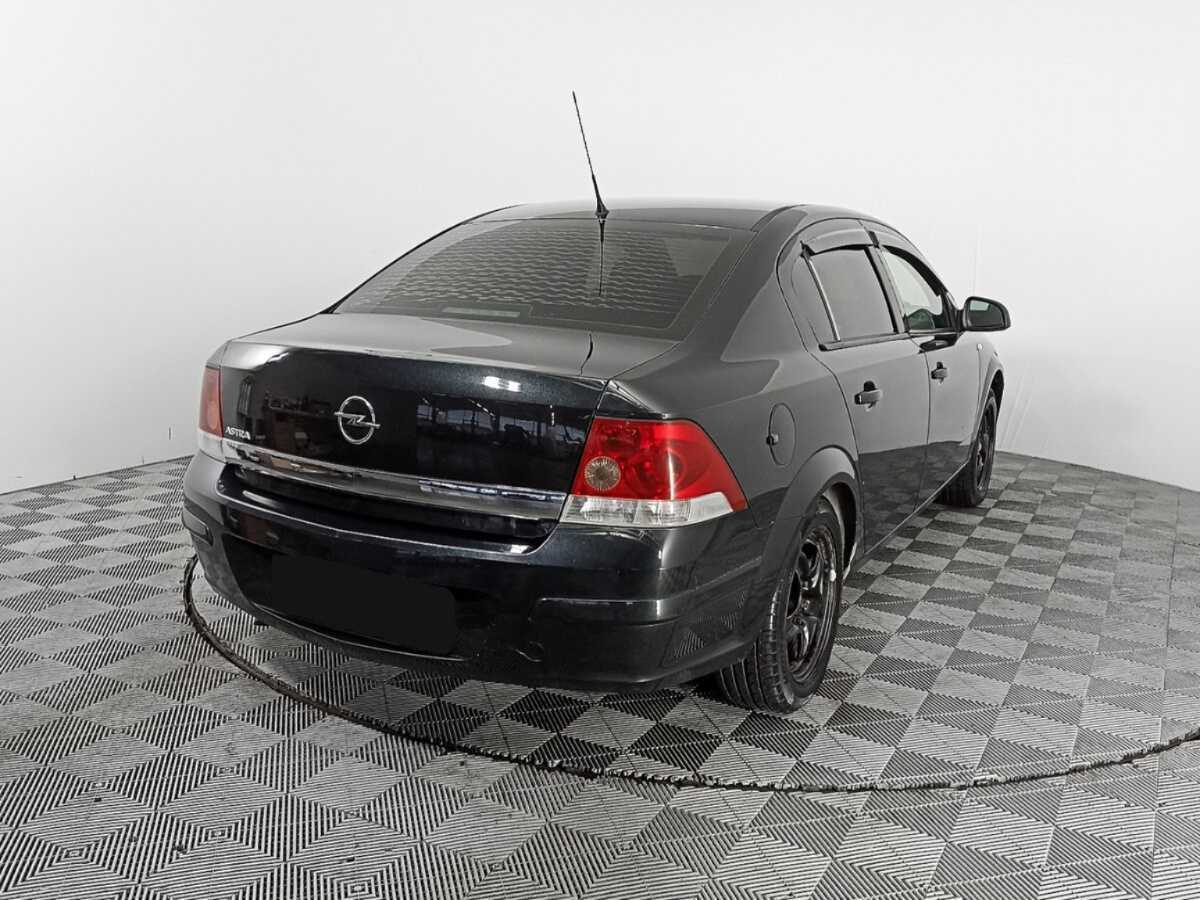 Opel Astra с пробегом — 2012 год. Фото: #4