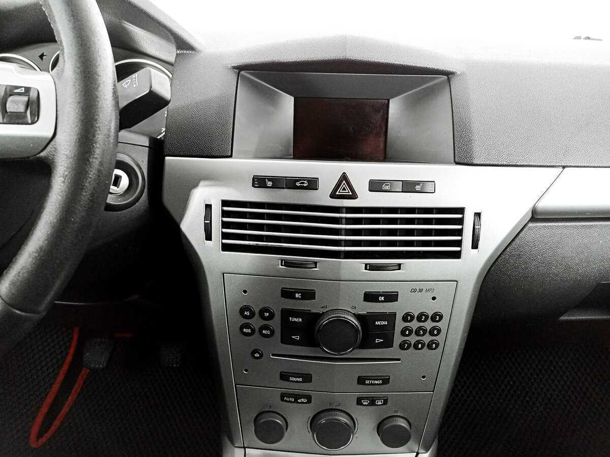 Opel Astra с пробегом — 2012 год. Фото: #12