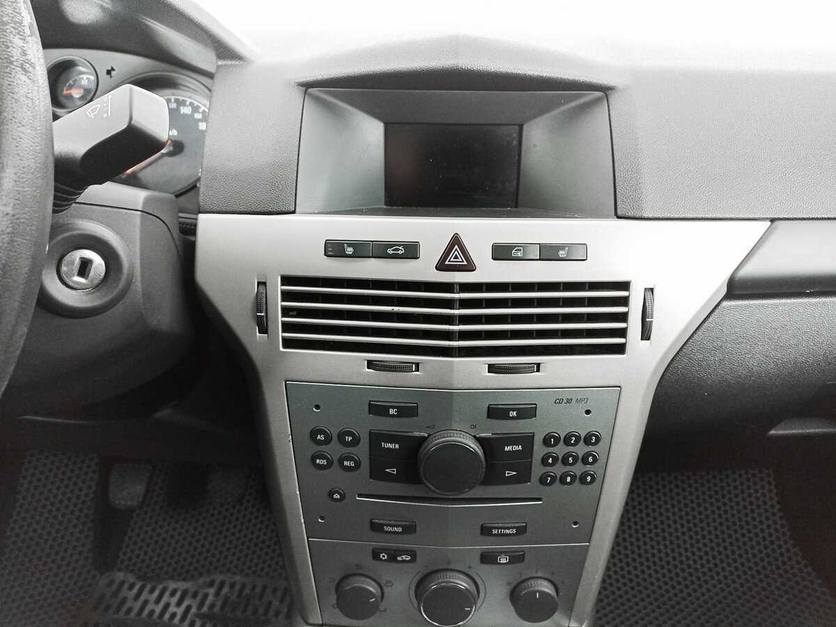 Opel Astra с пробегом — 2013 год. Фото: #12