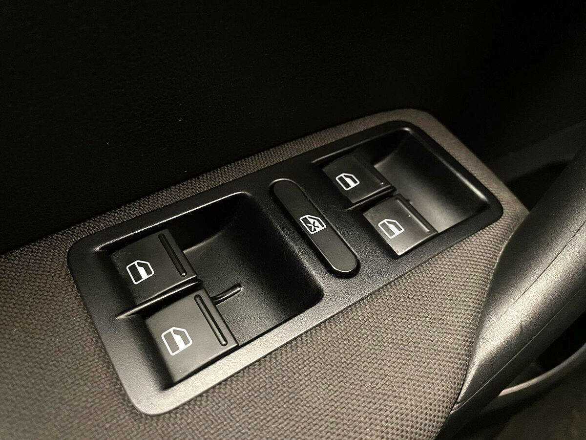 Volkswagen Polo с пробегом — 2018 год. Фото: #11