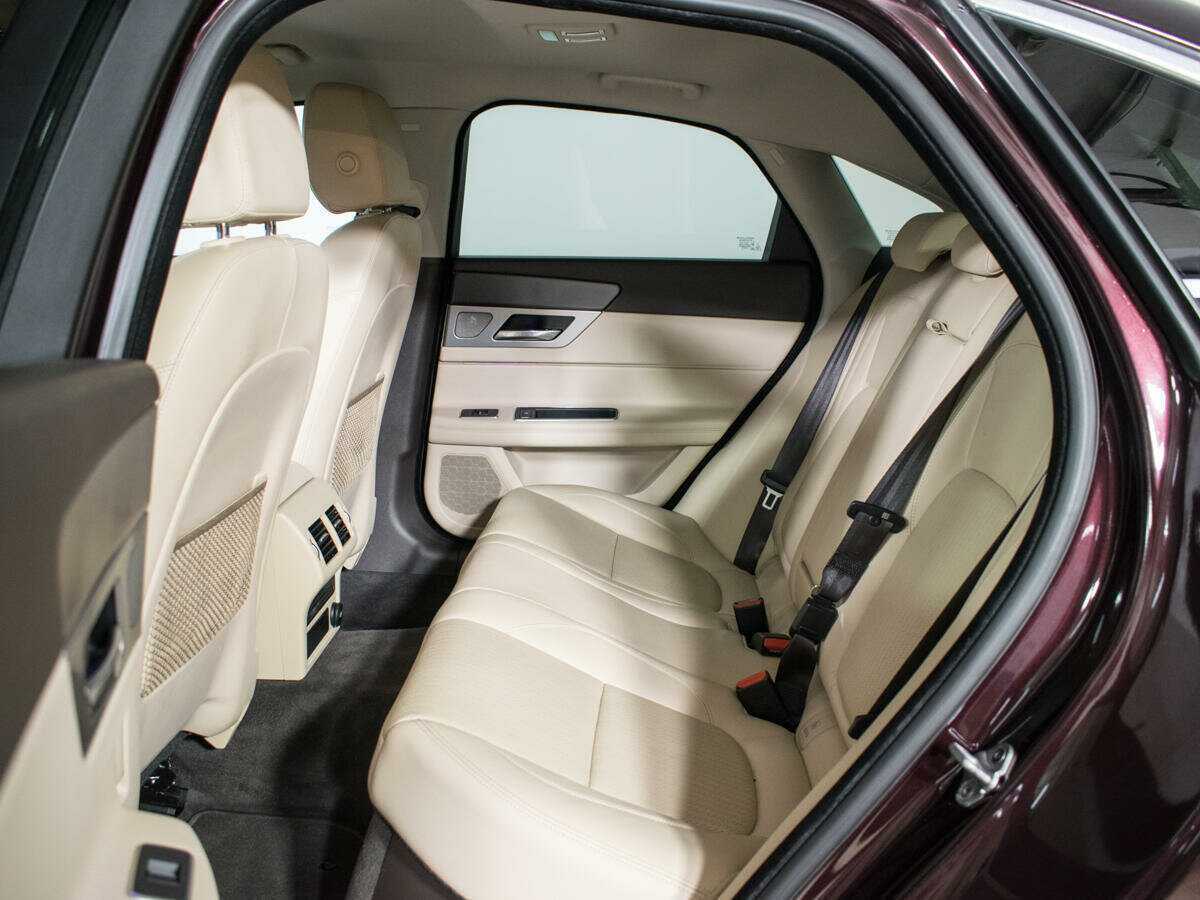 Jaguar XF с пробегом — 2016 год. Фото: #9