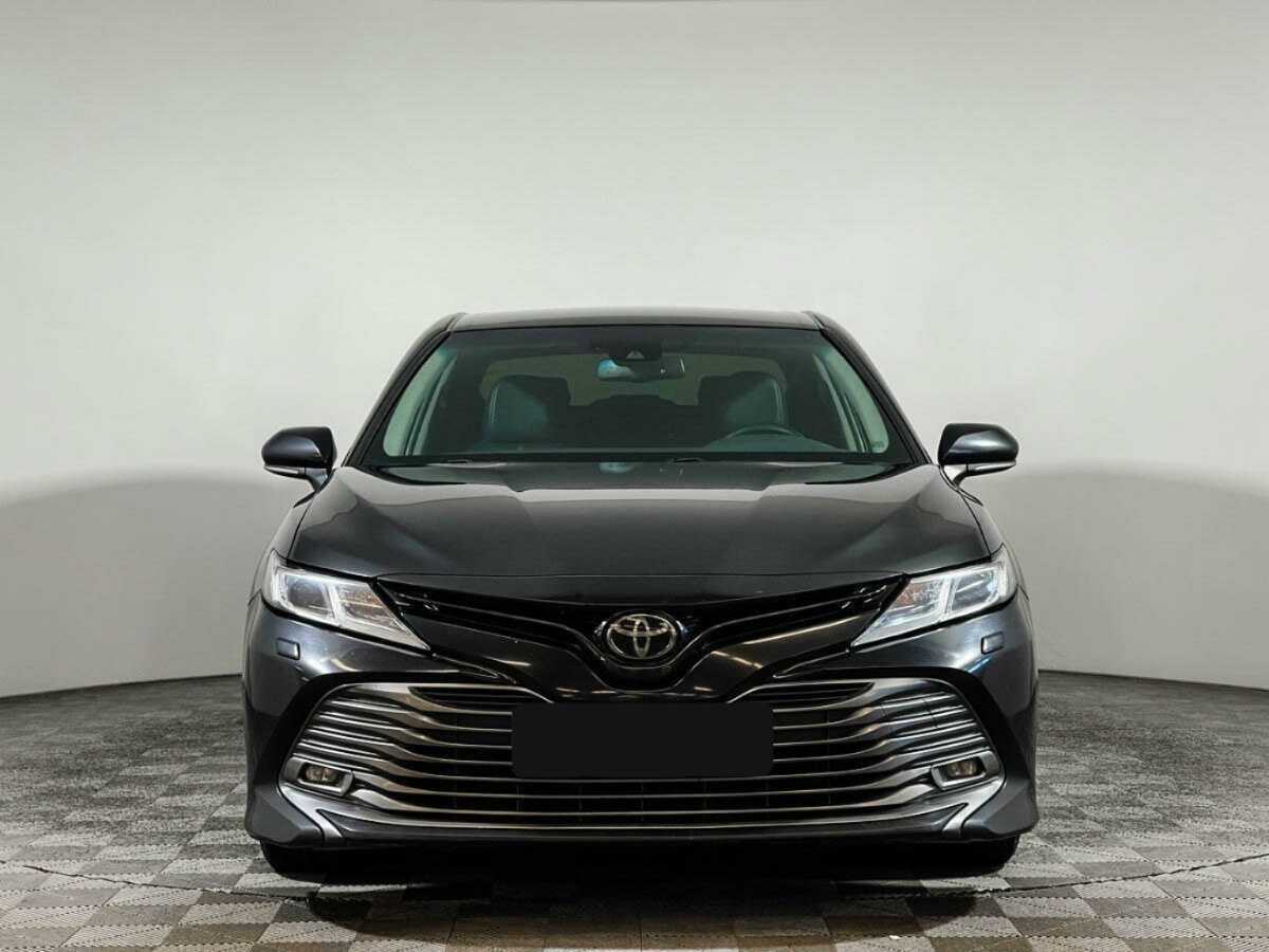 Toyota Camry с пробегом — 2018 год. Фото: #1