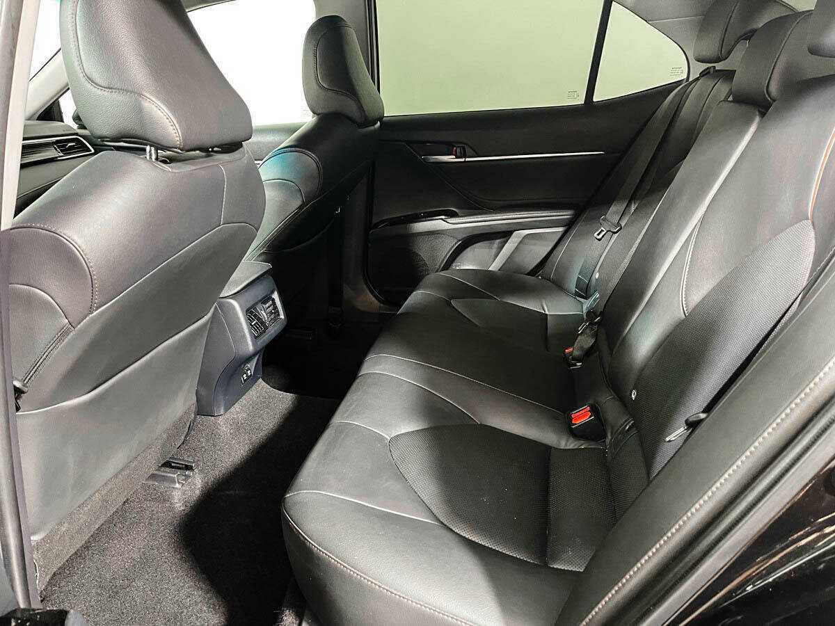 Toyota Camry с пробегом — 2018 год. Фото: #9