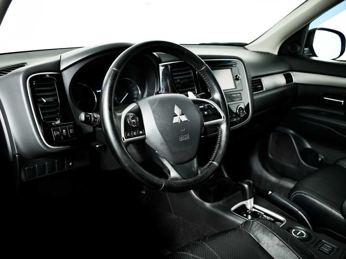 Mitsubishi Outlander с пробегом — 2012 год. Фото: #10