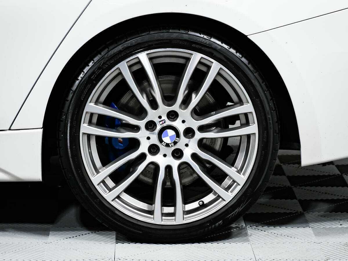 BMW 3 серии с пробегом — 2018 год. Фото: #12