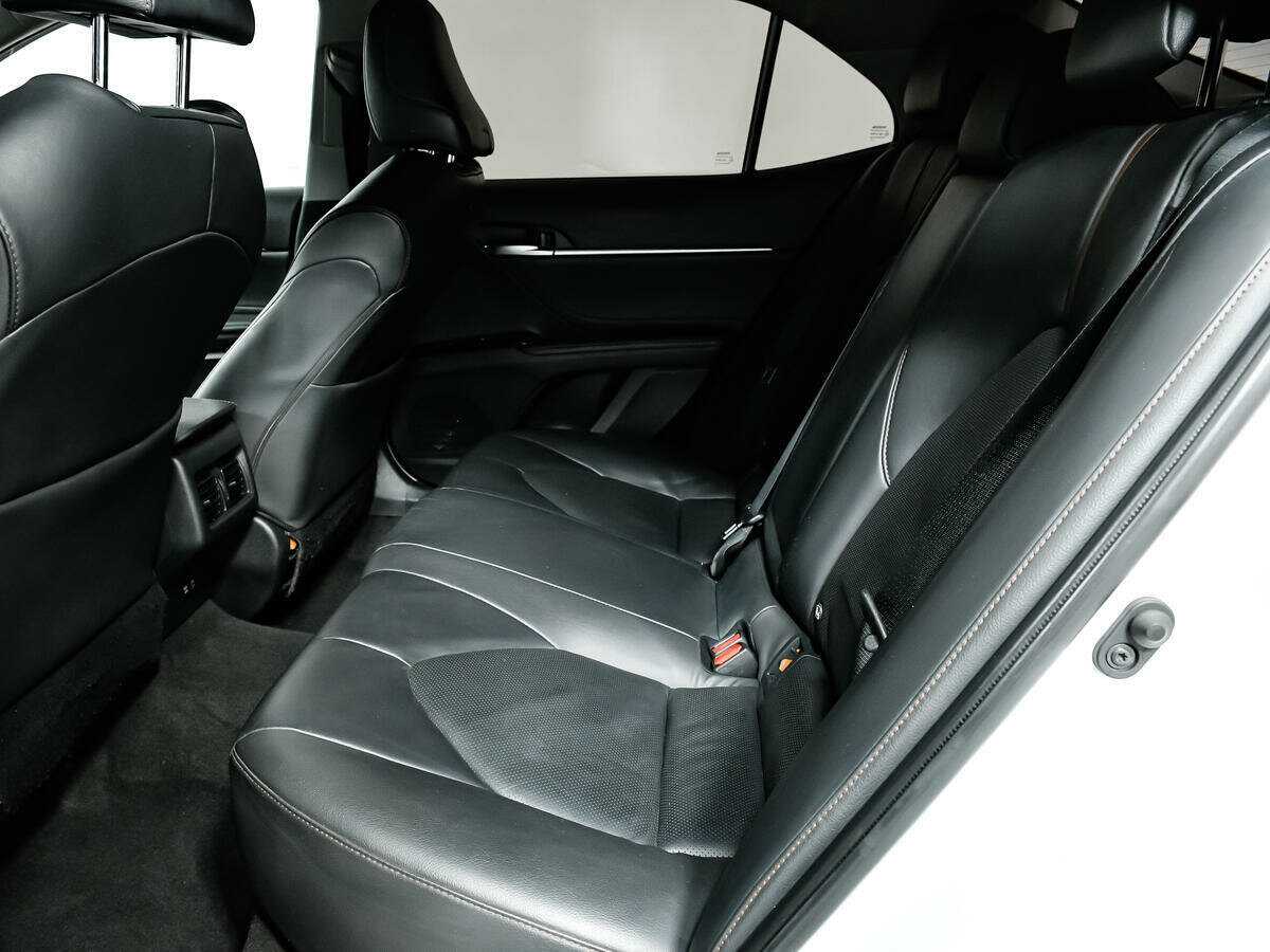 Toyota Camry с пробегом — 2019 год. Фото: #9