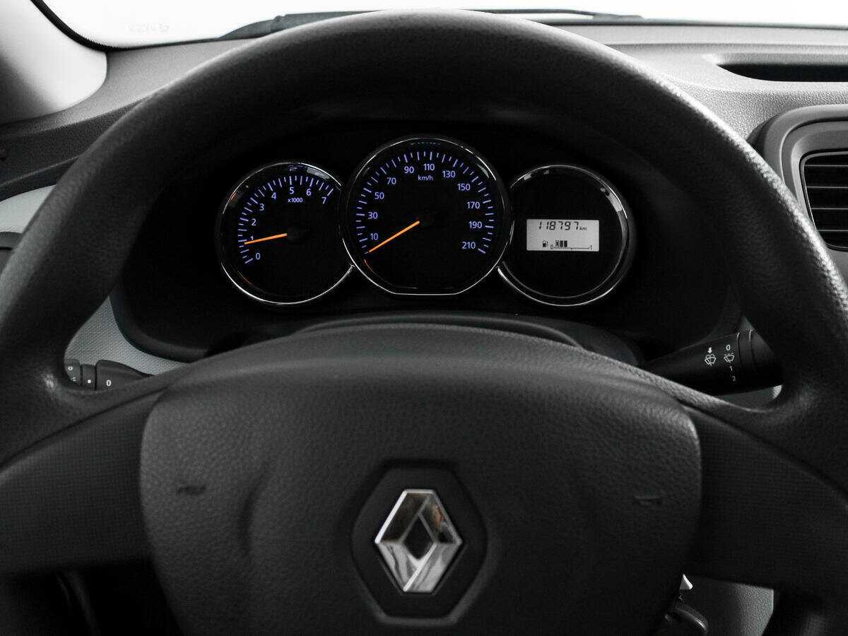 Renault Logan с пробегом — 2014 год. Фото: #16