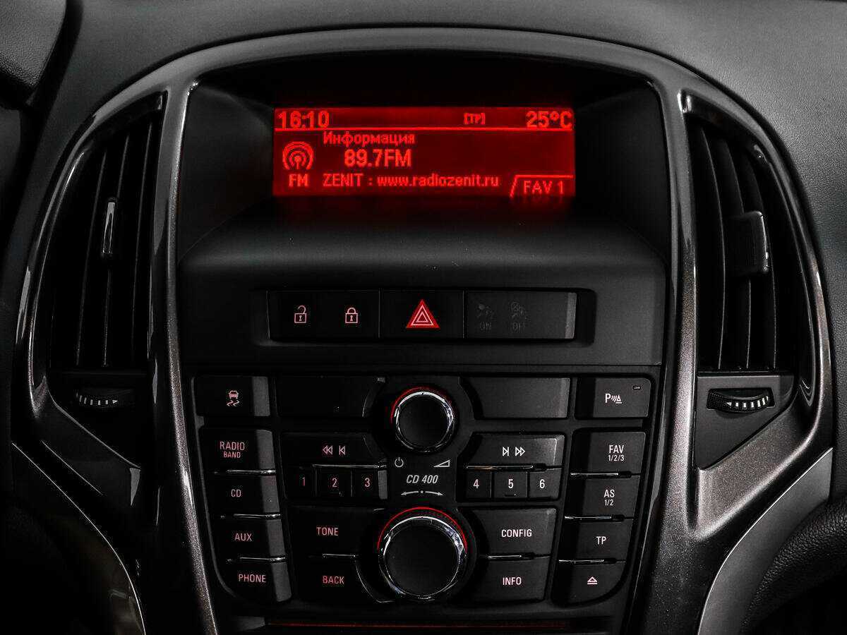 Opel Astra с пробегом — 2013 год. Фото: #12