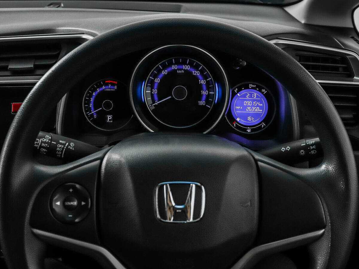 Honda Fit с пробегом — 2015 год. Фото: #15