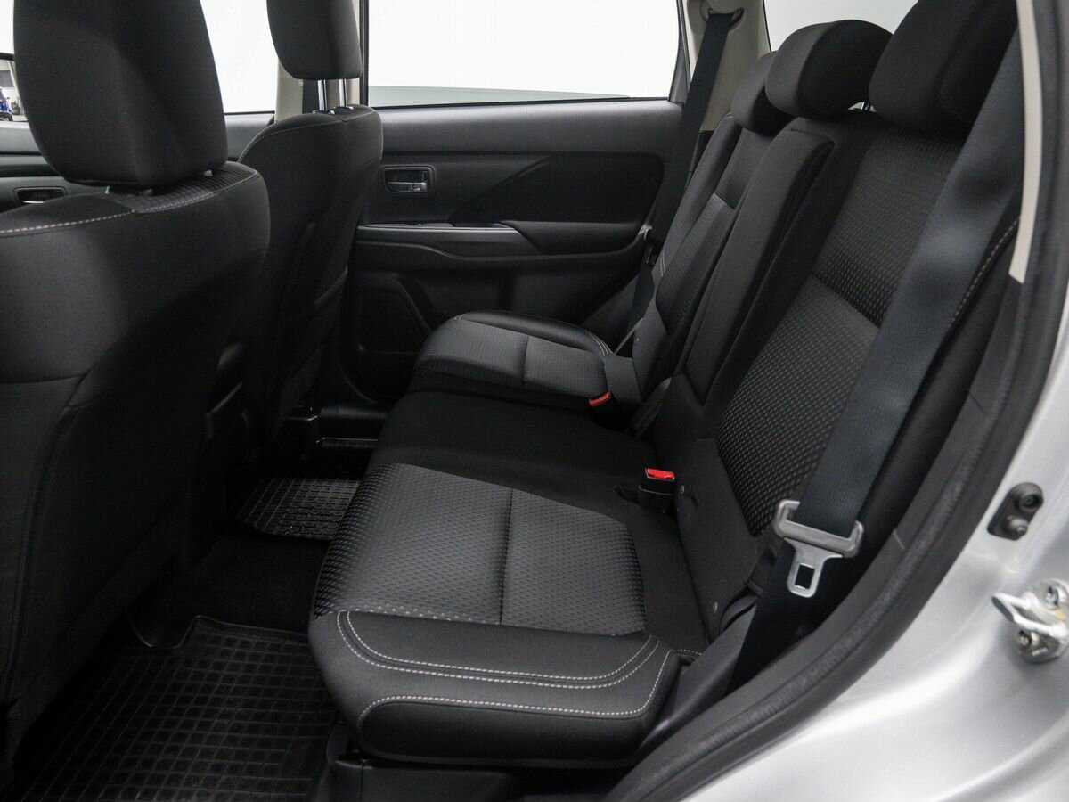 Mitsubishi Outlander с пробегом — 2019 год. Фото: #12