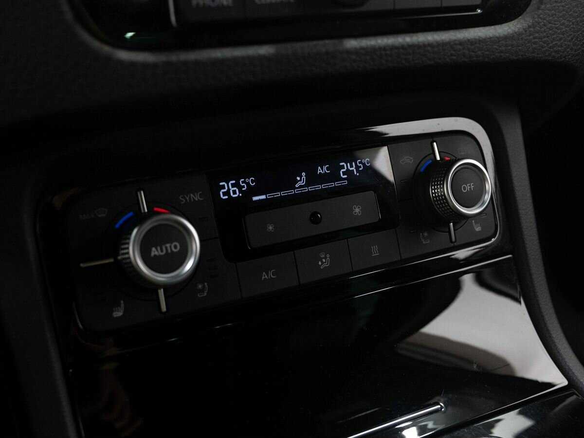 Volkswagen Touareg с пробегом — 2017 год. Фото: #22