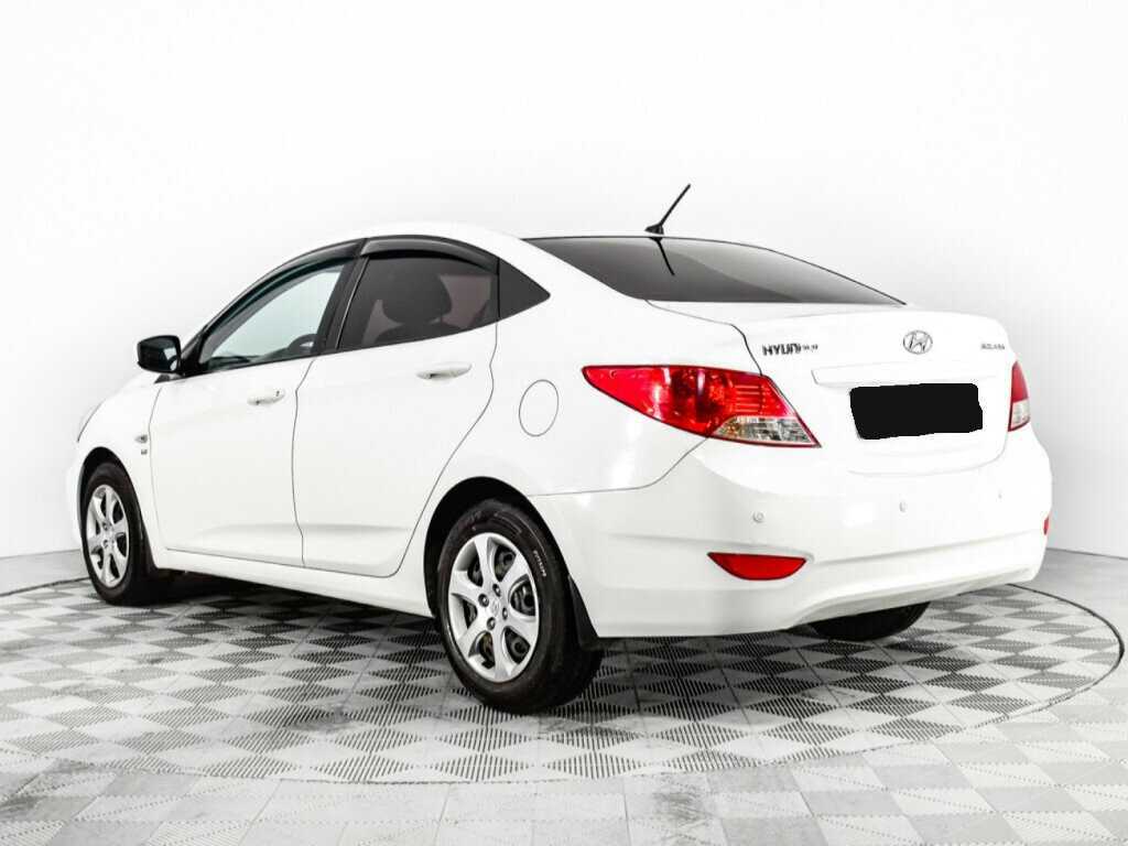 Hyundai Solaris с пробегом — 2013 год. Фото: #6