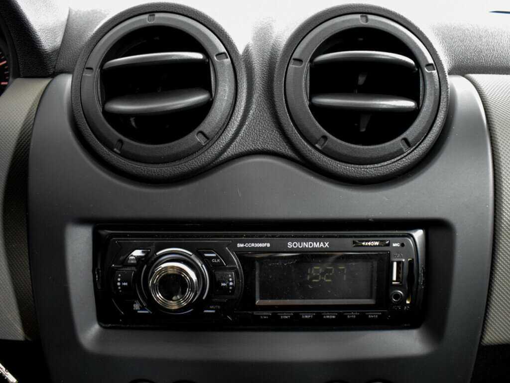 Renault Logan с пробегом — 2013 год. Фото: #11