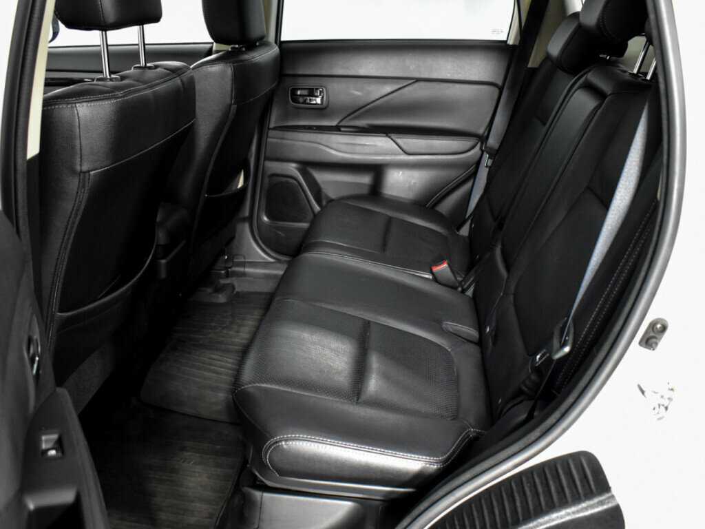 Mitsubishi Outlander с пробегом — 2017 год. Фото: #11