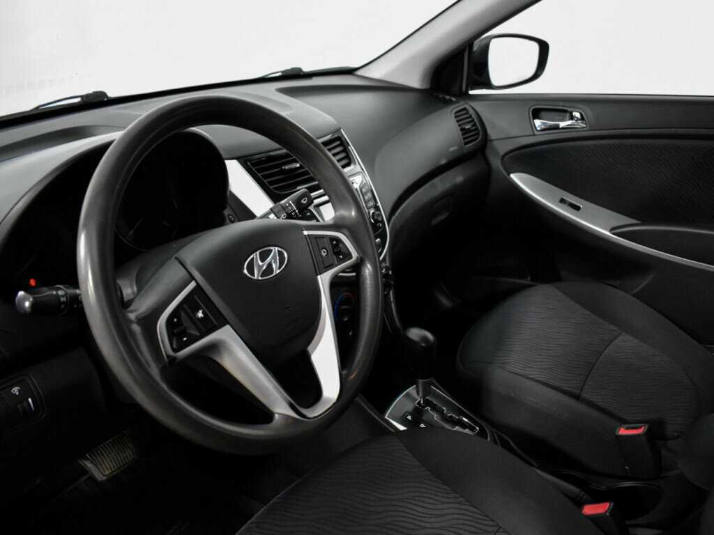 Hyundai Solaris с пробегом — 2012 год. Фото: #6