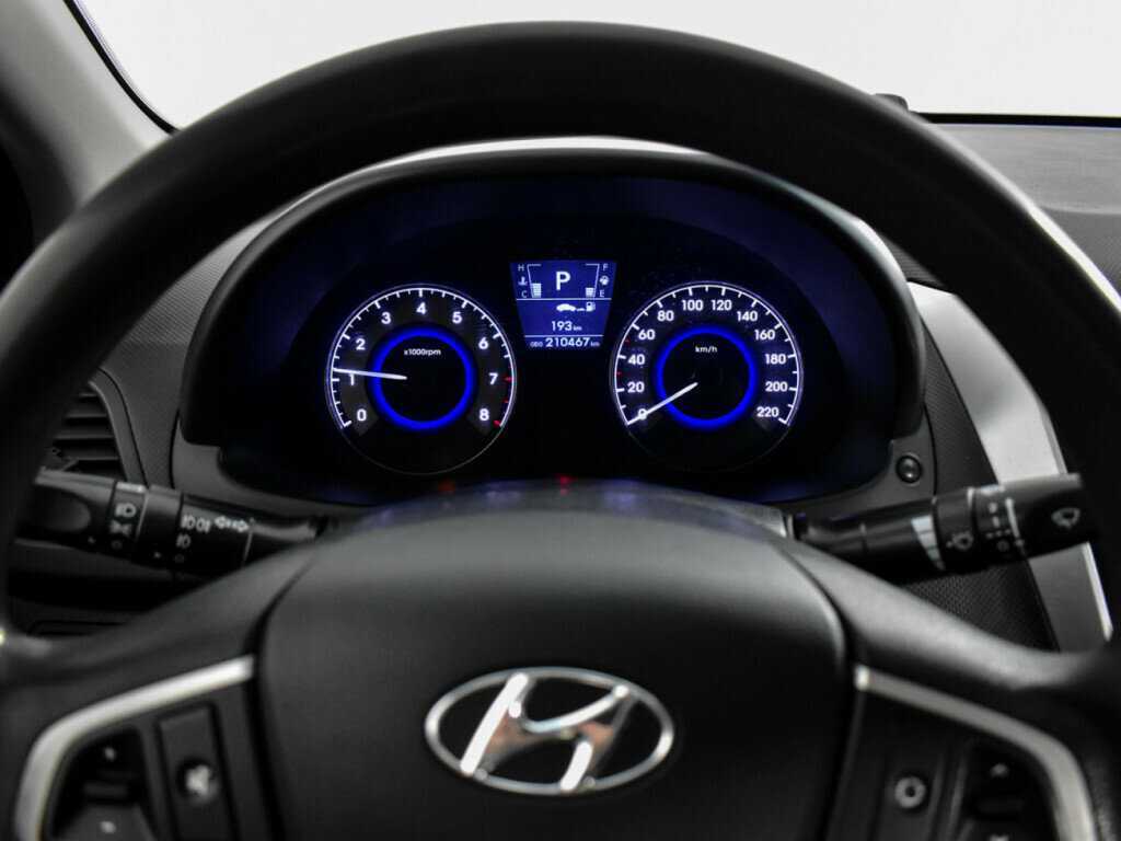 Hyundai Solaris с пробегом — 2012 год. Фото: #13