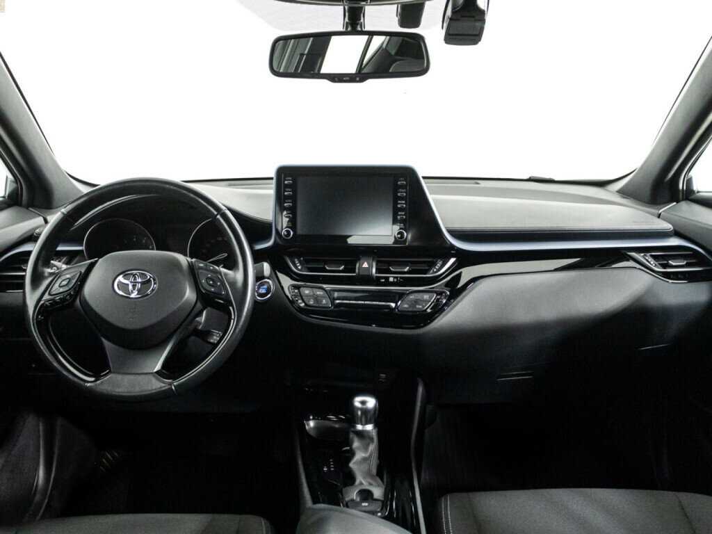 Toyota C-HR с пробегом — 2020 год. Фото: #12