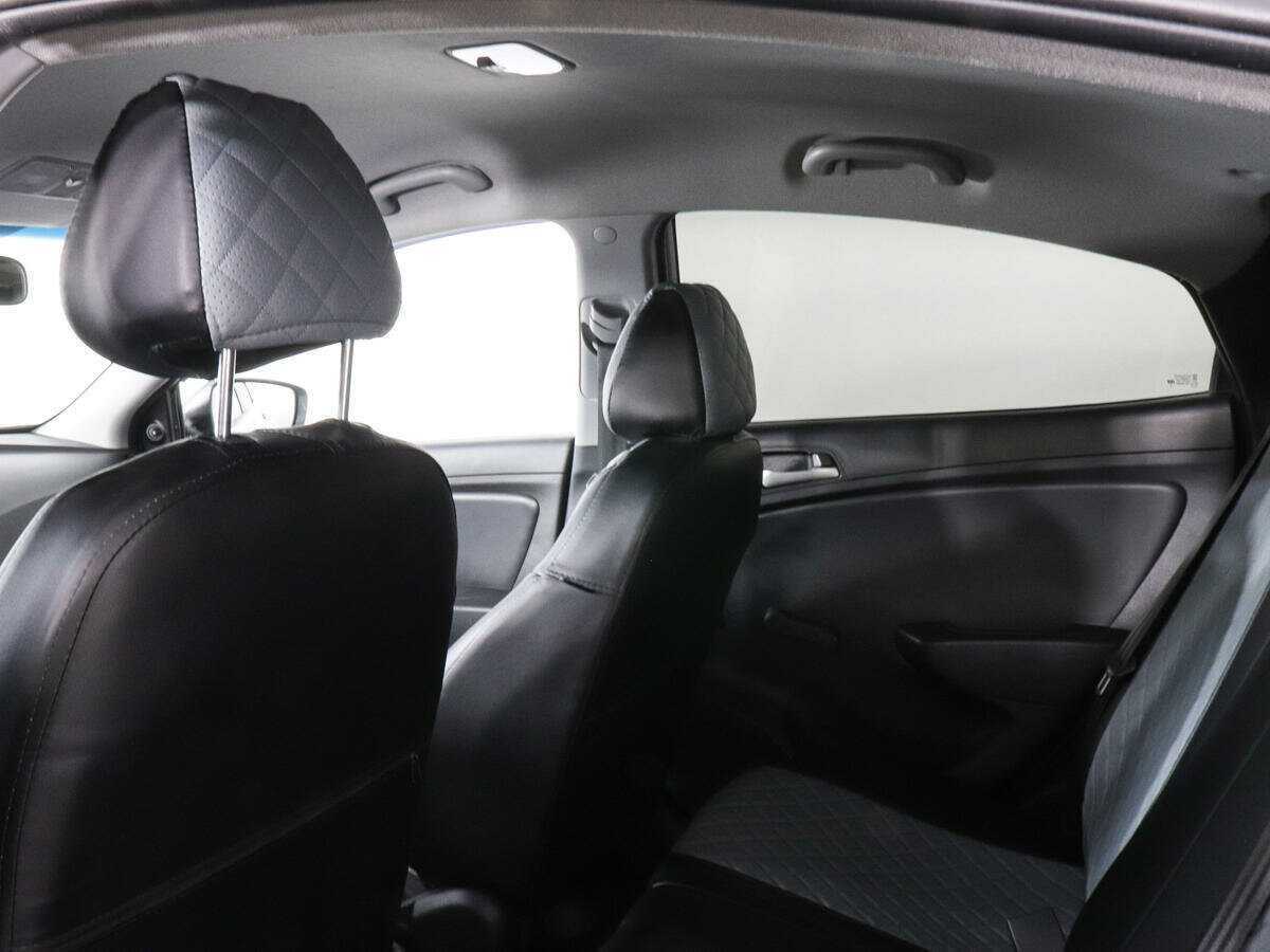 Hyundai Solaris с пробегом — 2015 год. Фото: #11