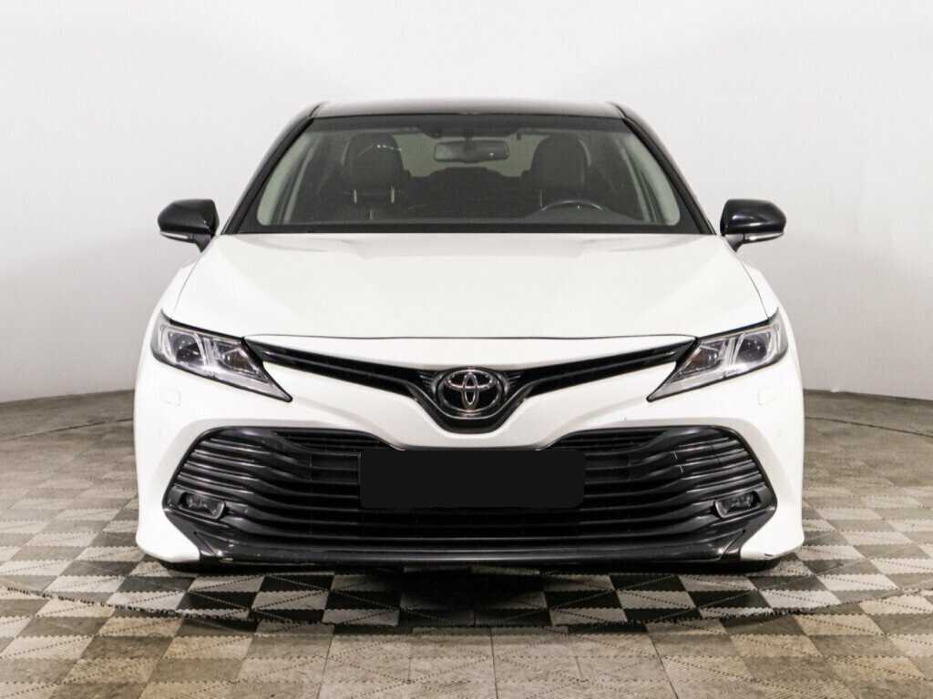 Toyota Camry с пробегом — 2020 год. Фото: #1