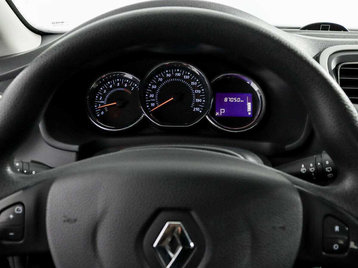 Renault Sandero с пробегом — 2017 год. Фото: #14