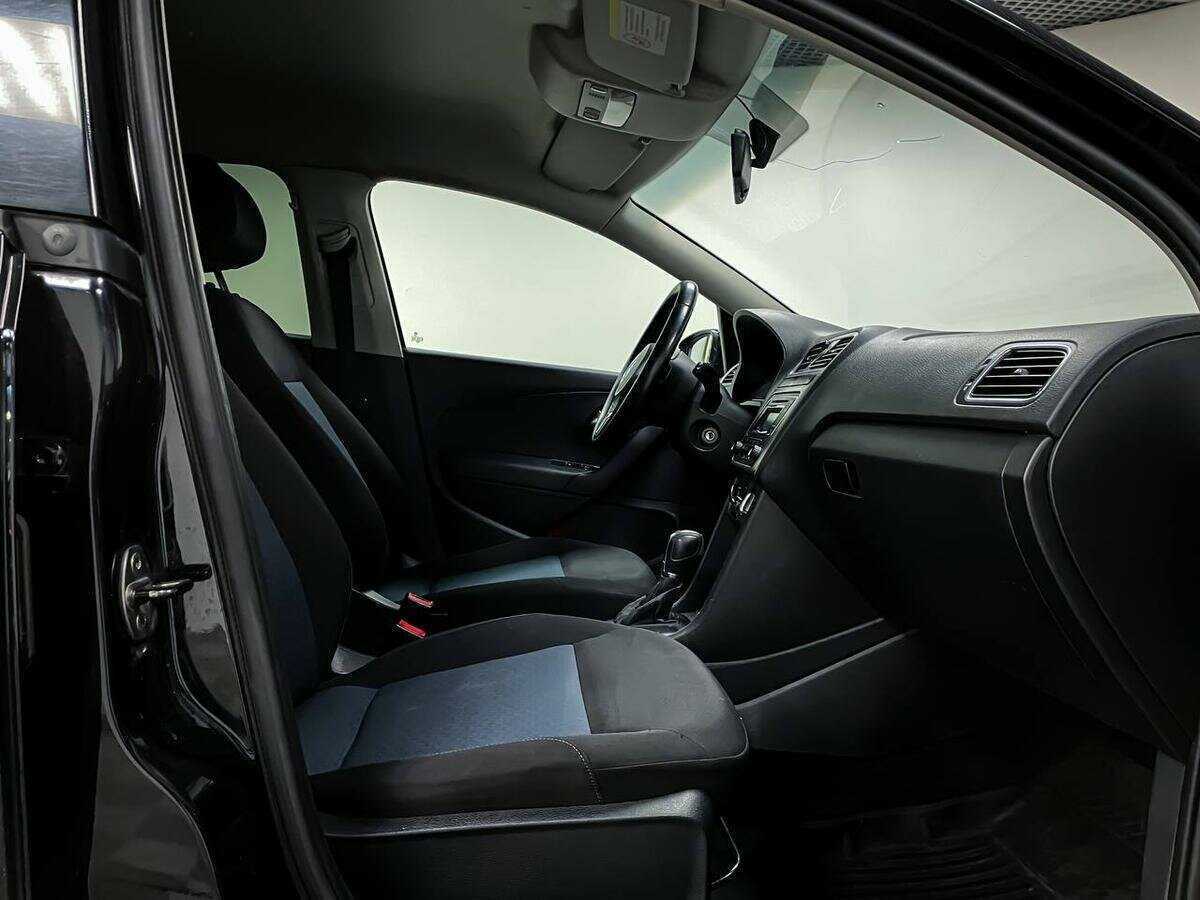 Volkswagen Polo с пробегом — 2013 год. Фото: #11