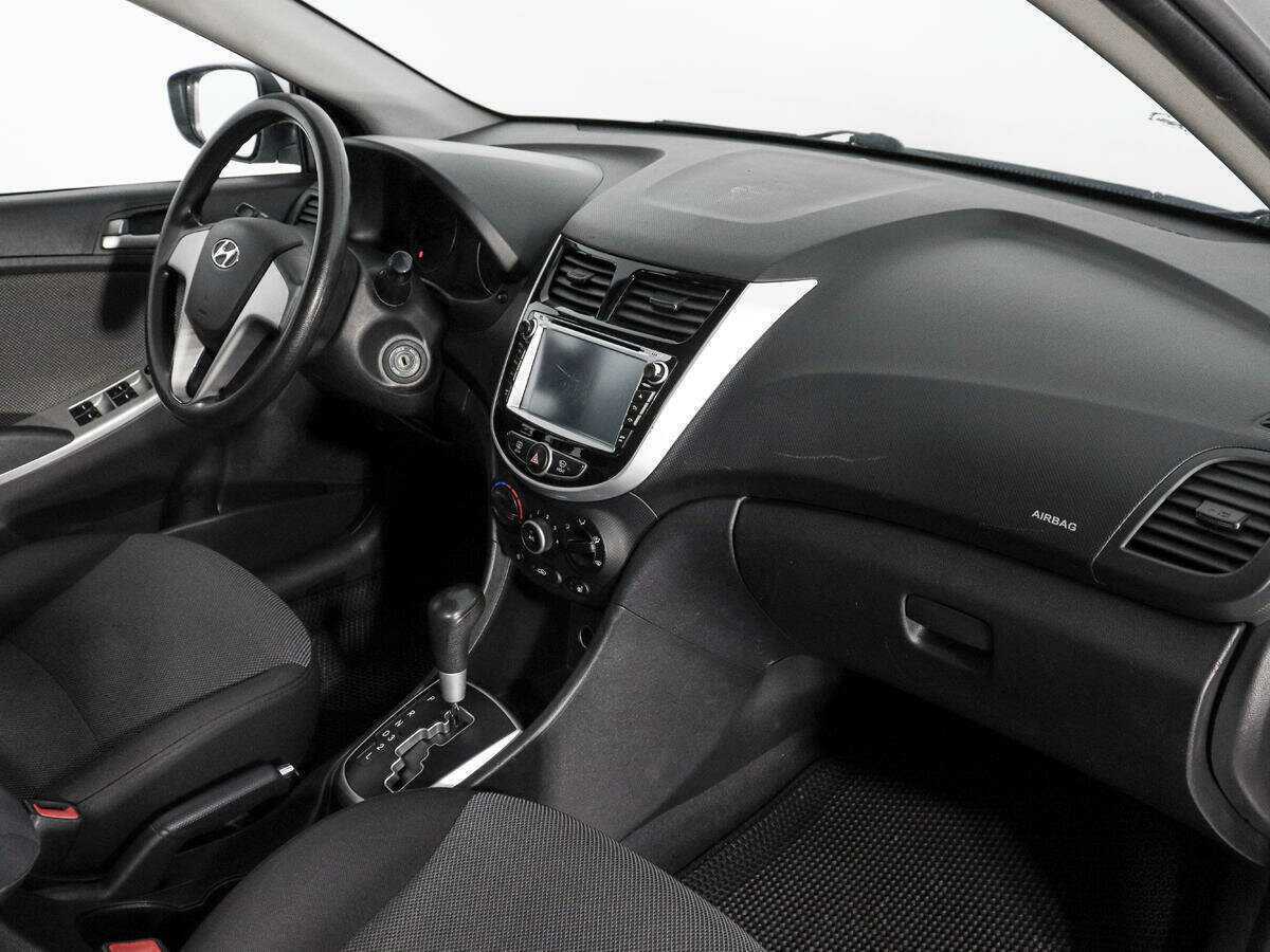 Hyundai Solaris с пробегом — 2013 год. Фото: #10