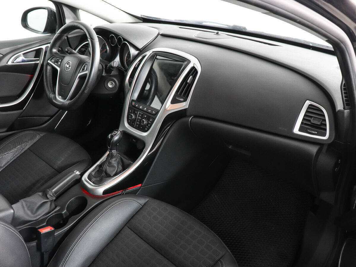 Opel Astra с пробегом — 2013 год. Фото: #5