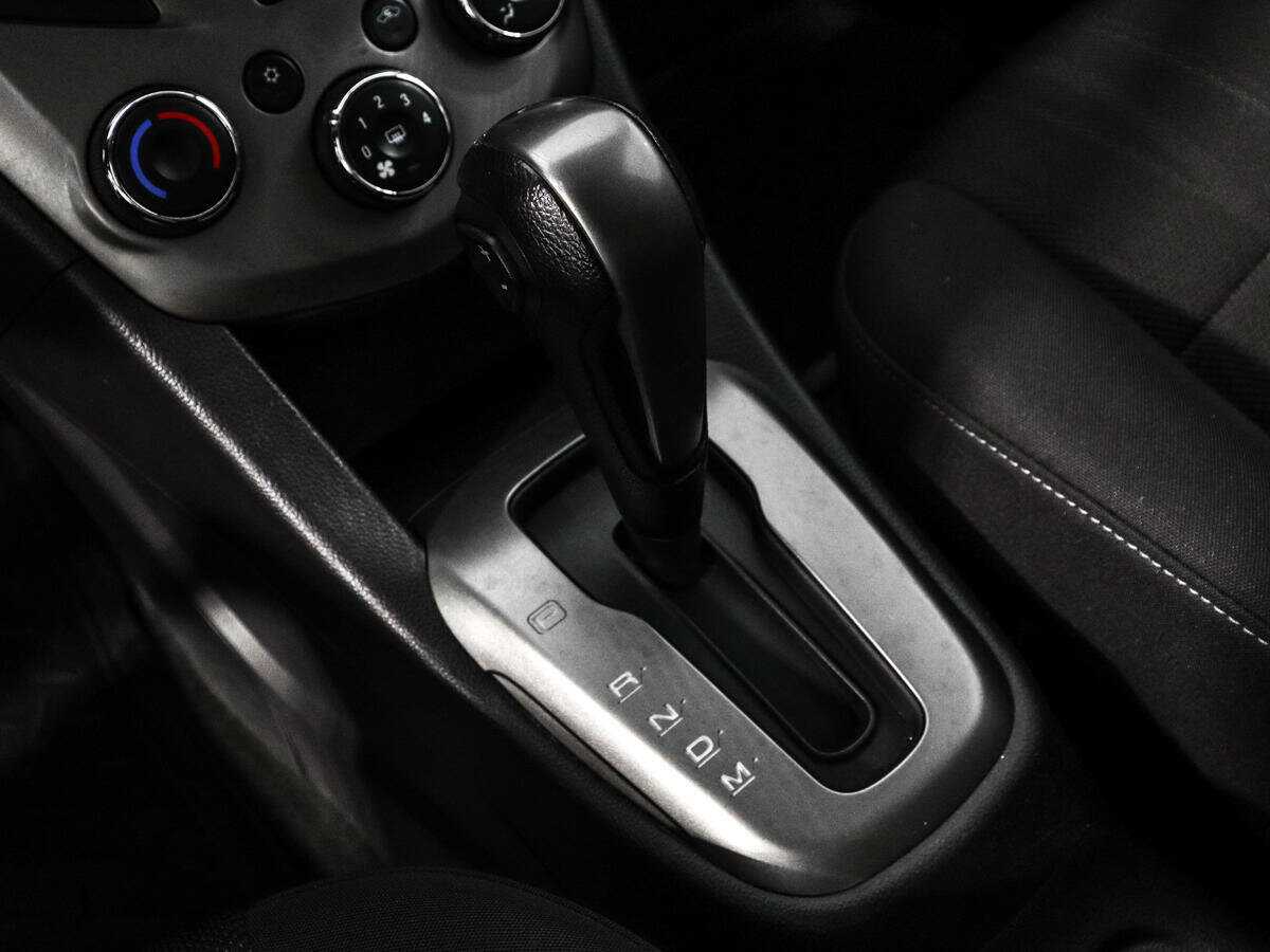 Chevrolet Aveo с пробегом — 2012 год. Фото: #9