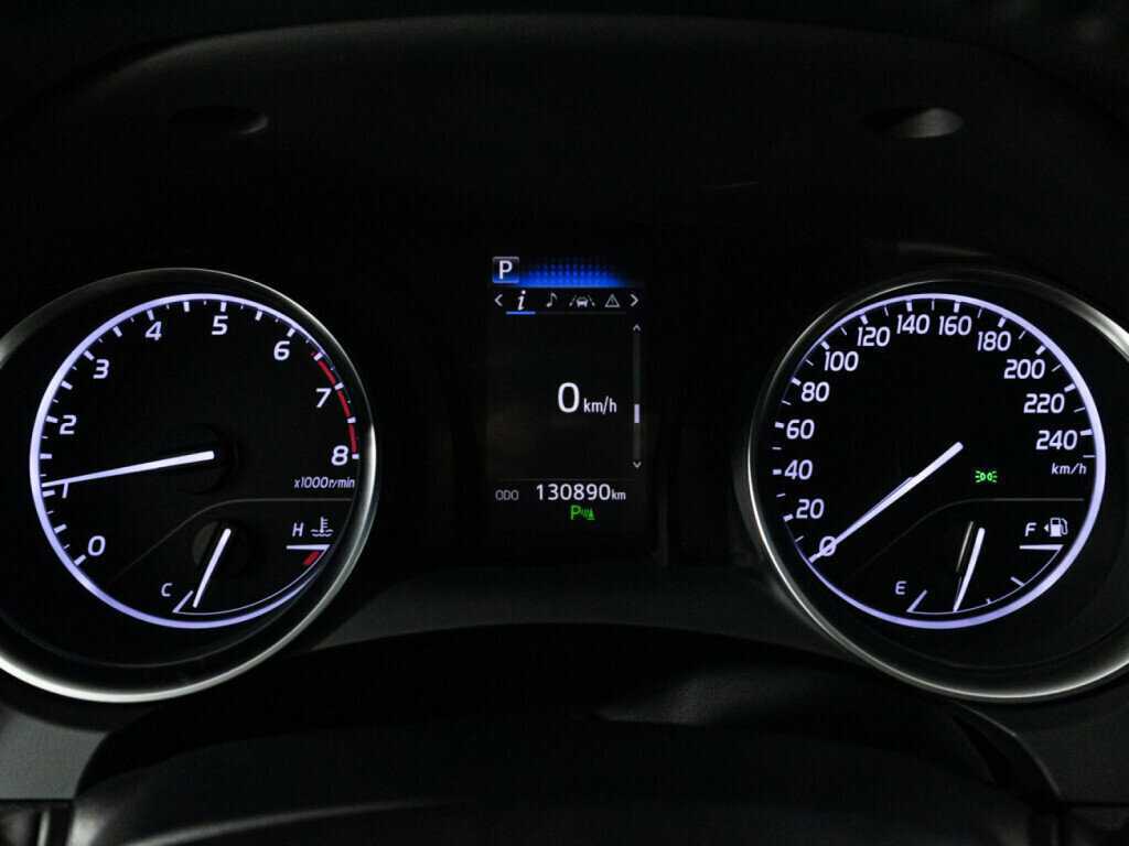 Toyota Camry с пробегом — 2018 год. Фото: #11