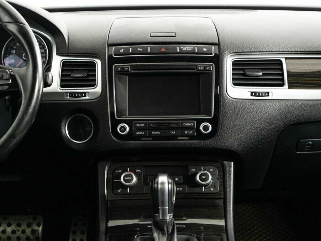 Volkswagen Touareg с пробегом — 2015 год. Фото: #13