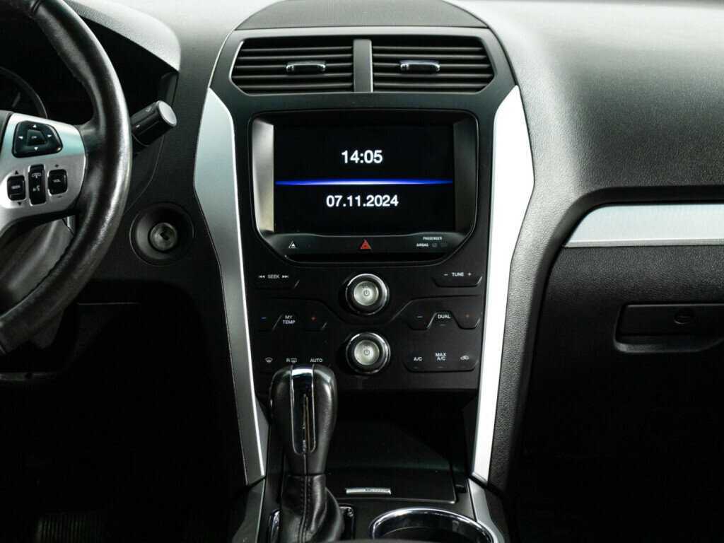 Ford Explorer с пробегом — 2015 год. Фото: #13