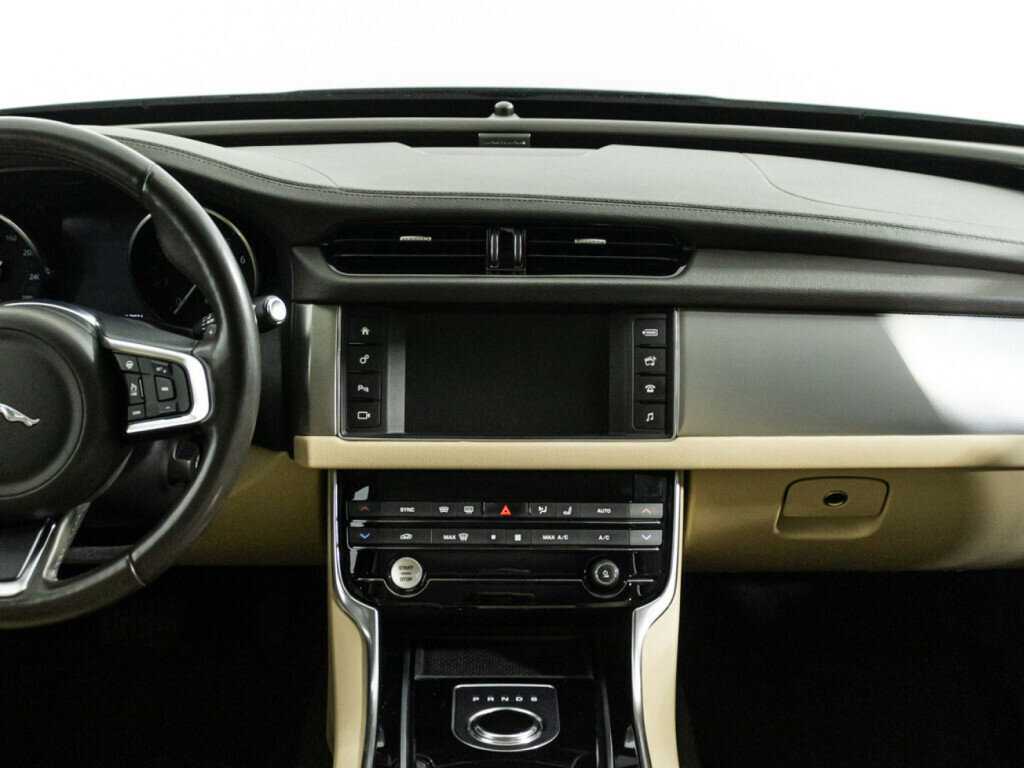 Jaguar XF с пробегом — 2017 год. Фото: #11