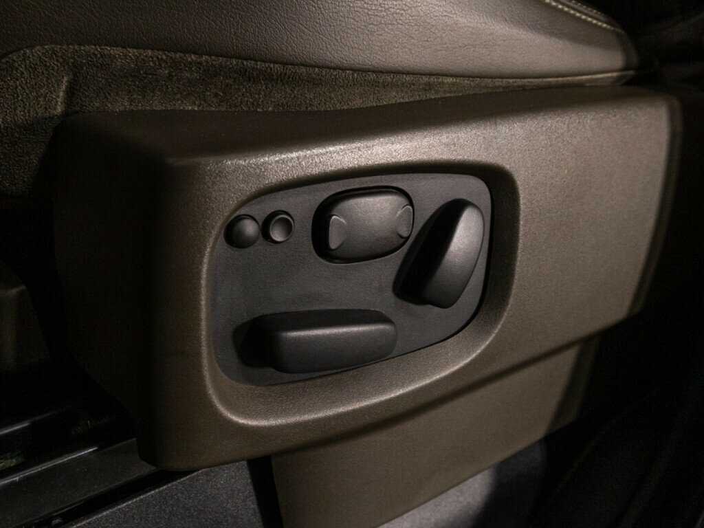 Land Rover Discovery с пробегом — 2013 год. Фото: #18