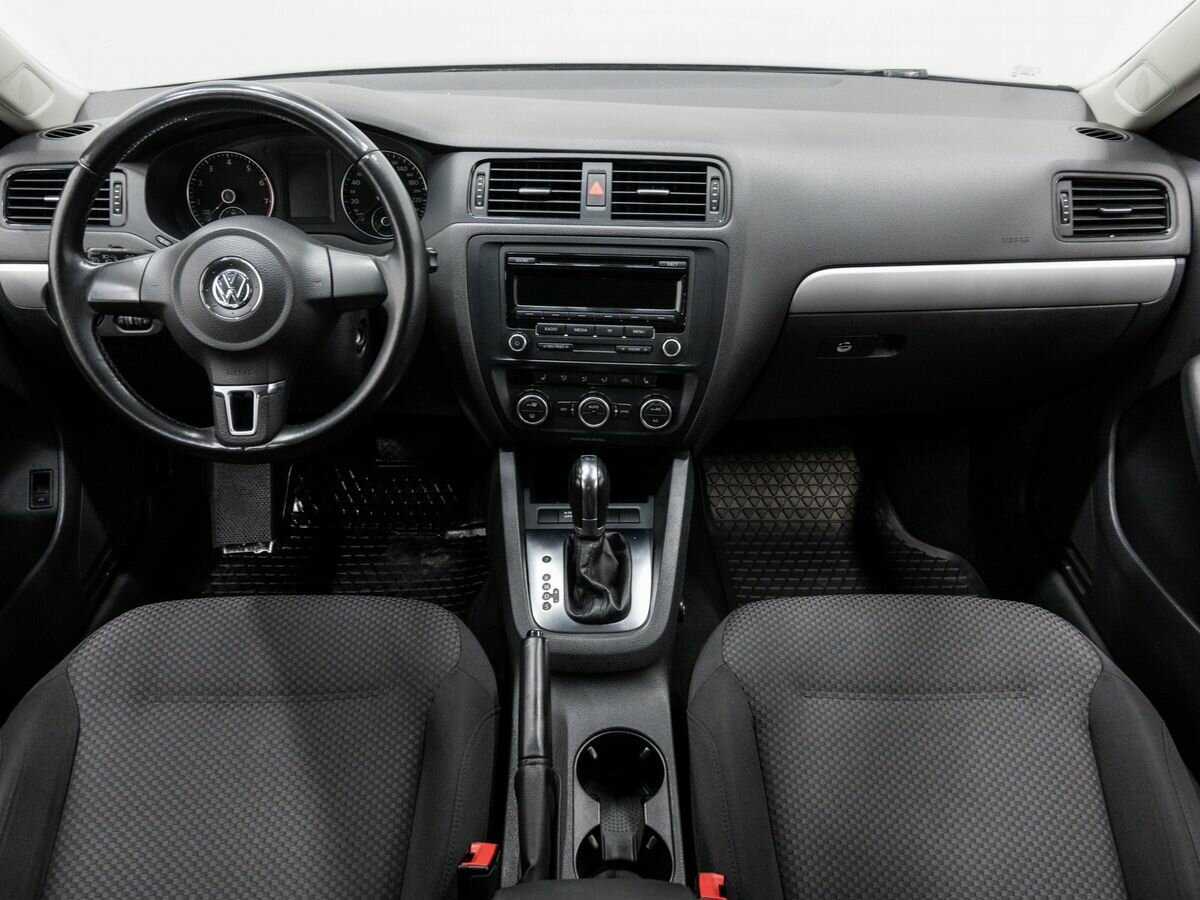 Volkswagen Jetta с пробегом — 2012 год. Фото: #10