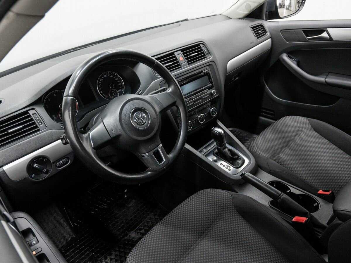 Volkswagen Jetta с пробегом — 2012 год. Фото: #13