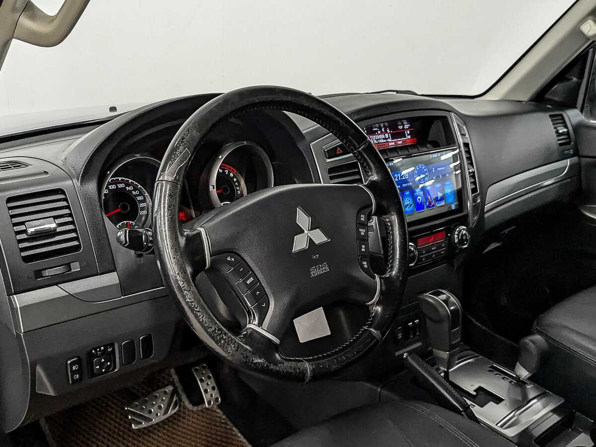 Mitsubishi Pajero с пробегом — 2014 год. Фото: #14